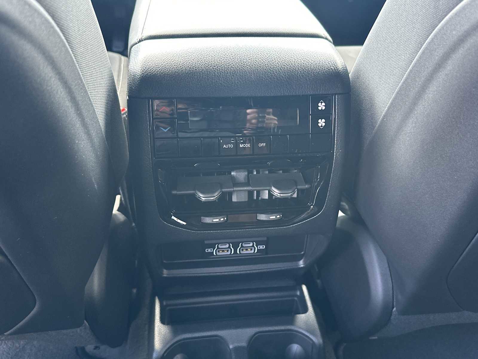 New 2025 Jeep Grand Cherokee L Laredo image 23
