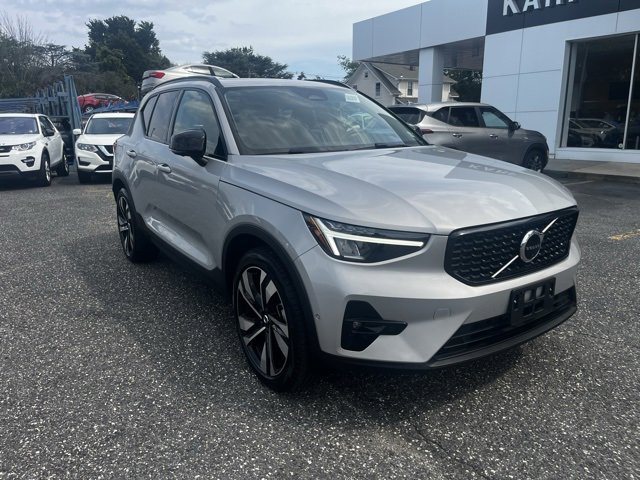 Certified 2023 Volvo XC40 B5 Plus w/ Protection Package Premier image 1