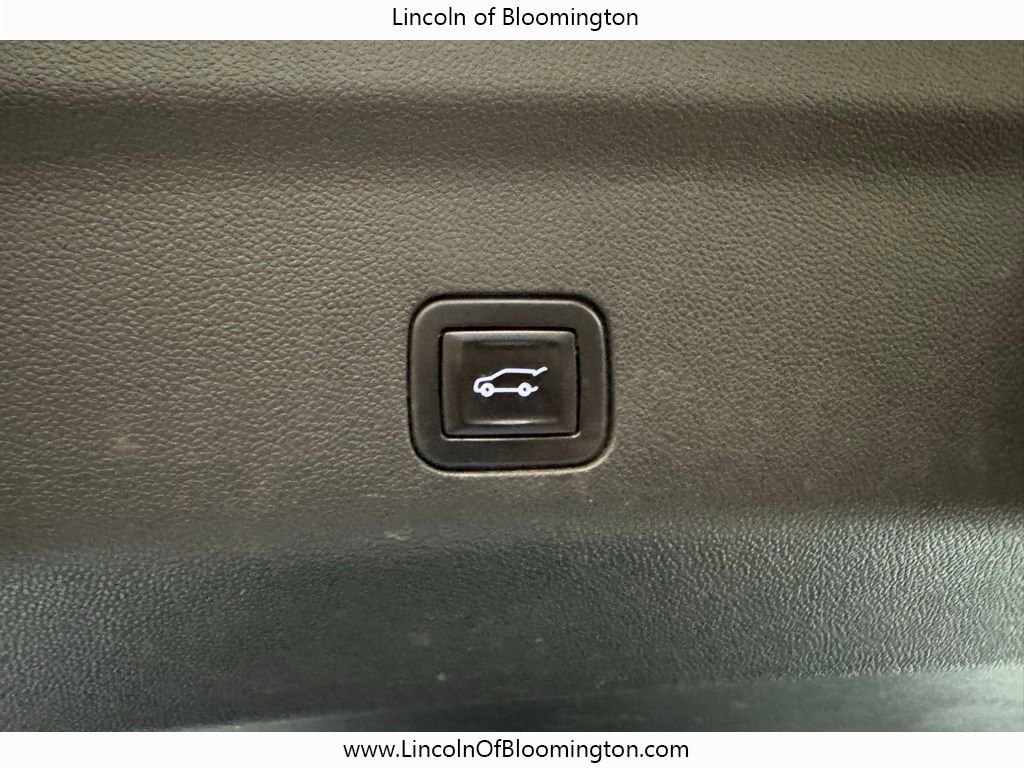 Used 2021 Chevrolet Suburban Premier w/ Premium Package image 31