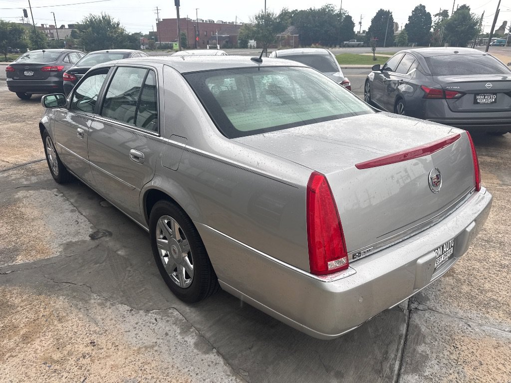 Used 2007 Cadillac DTS Luxury I w/ Sun And Sound Package FWD image 3
