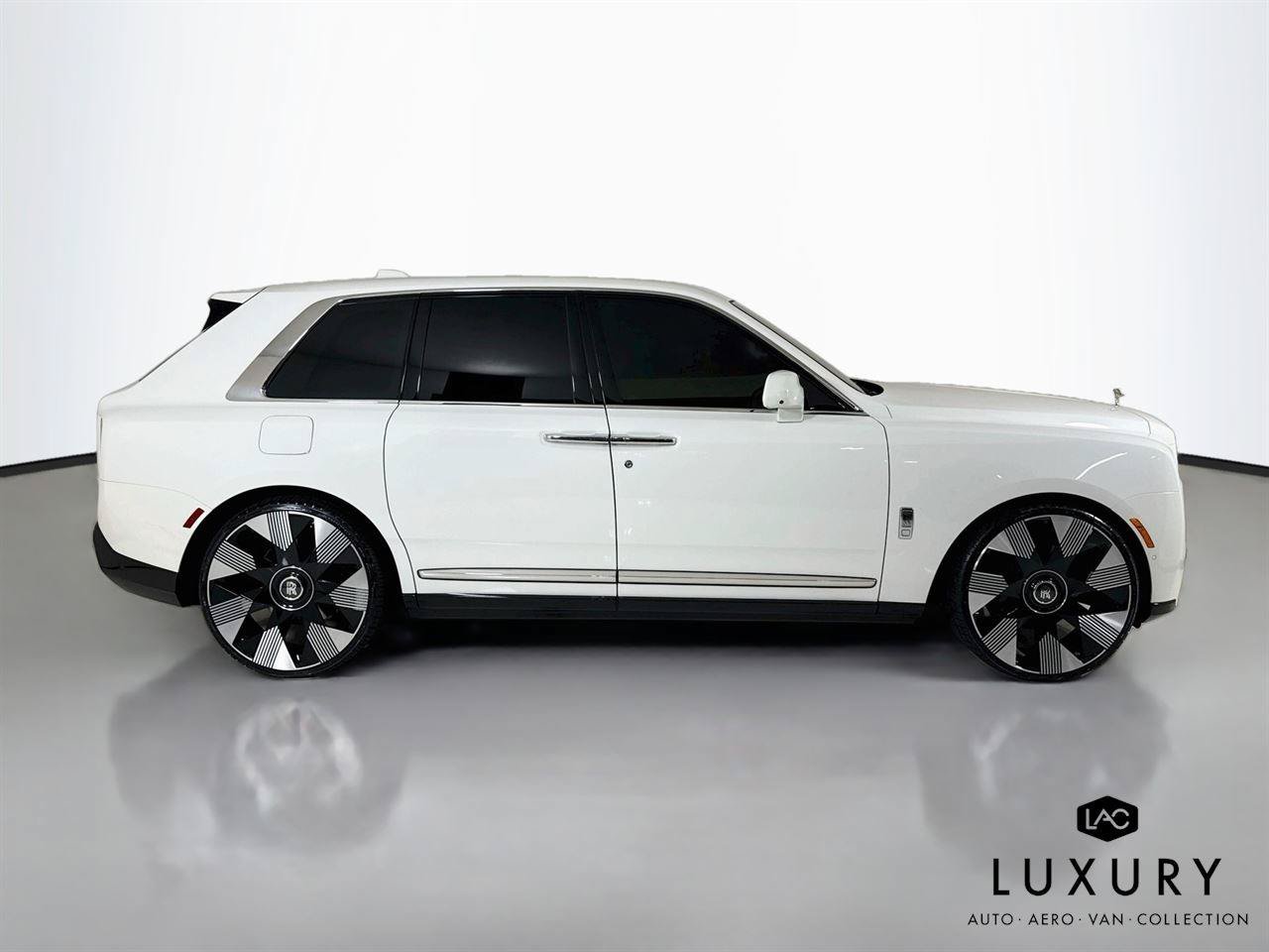 Used 2025 Rolls-Royce Cullinan AWD/4WD image 5