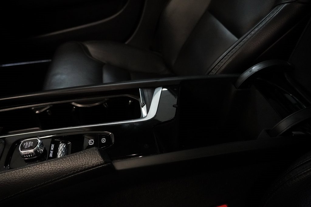 Used 2018 Volvo V90 T5 Cross Country w/ Convenience Package image 11