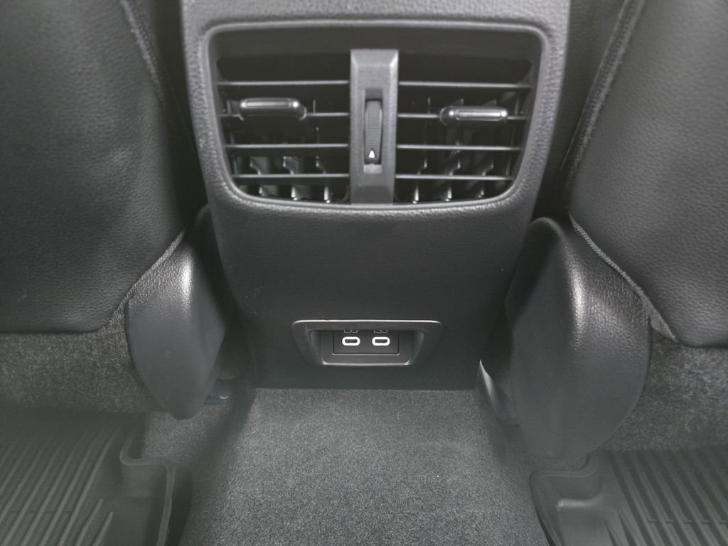 Used 2024 Toyota Corolla Cross XLE image 13