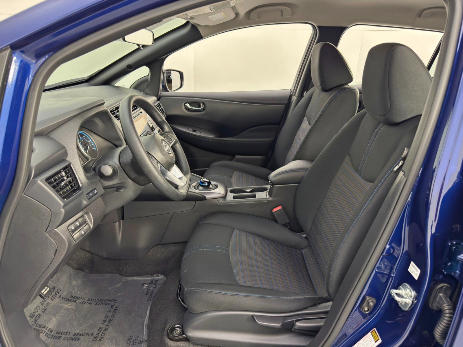 Used 2025 Nissan Leaf S image 15