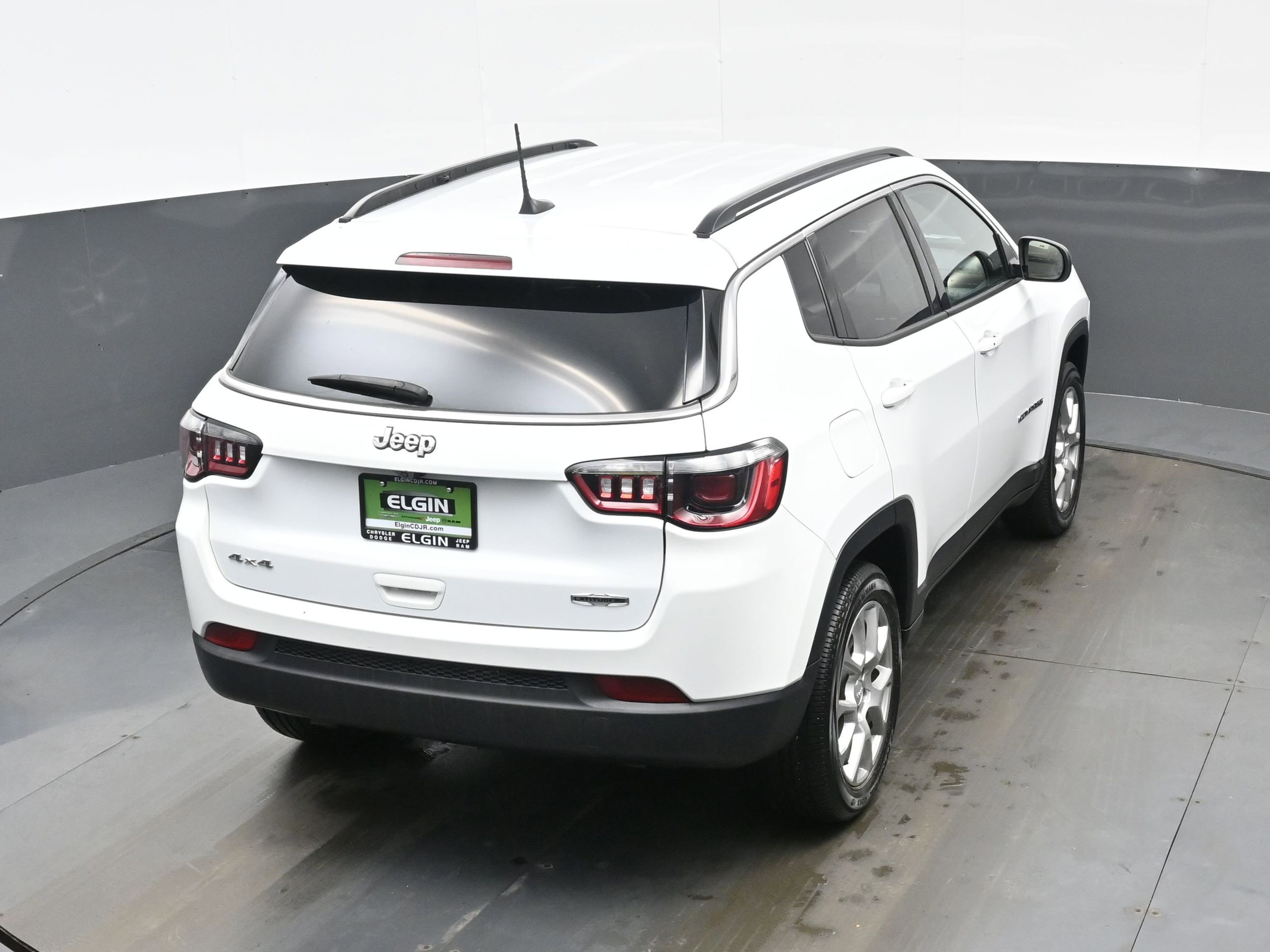 Used 2023 Jeep Compass Latitude image 37