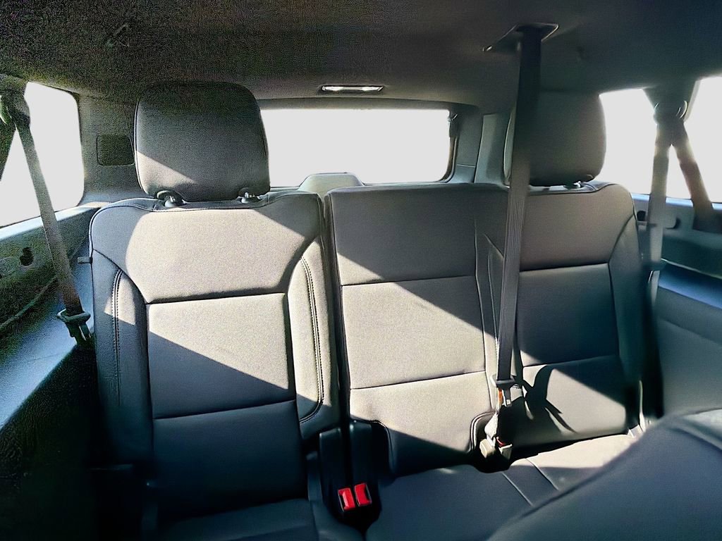 Used 2025 Chevrolet Suburban Z71 AWD/4WD image 23