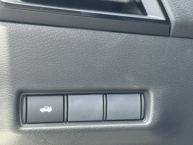 New 2026 Nissan Sentra SR w/ Floor Mat Package FWD image 6