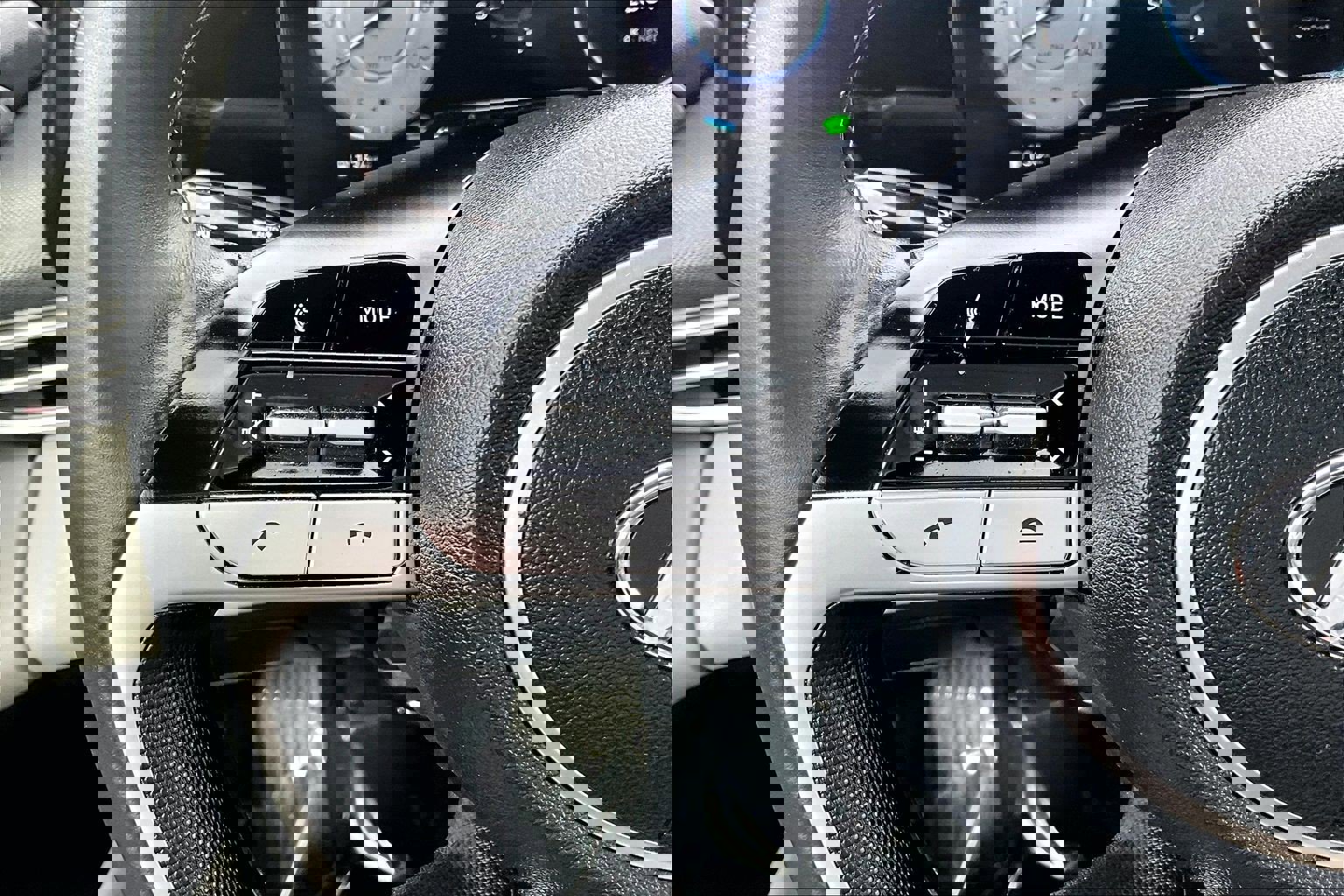 Used 2023 Hyundai Elantra Limited image 17