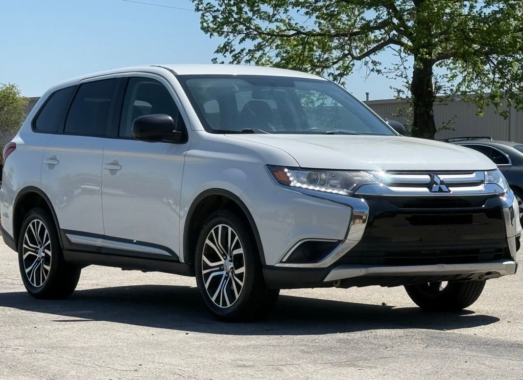 Used 2017 Mitsubishi Outlander ES AWD/4WD image 8