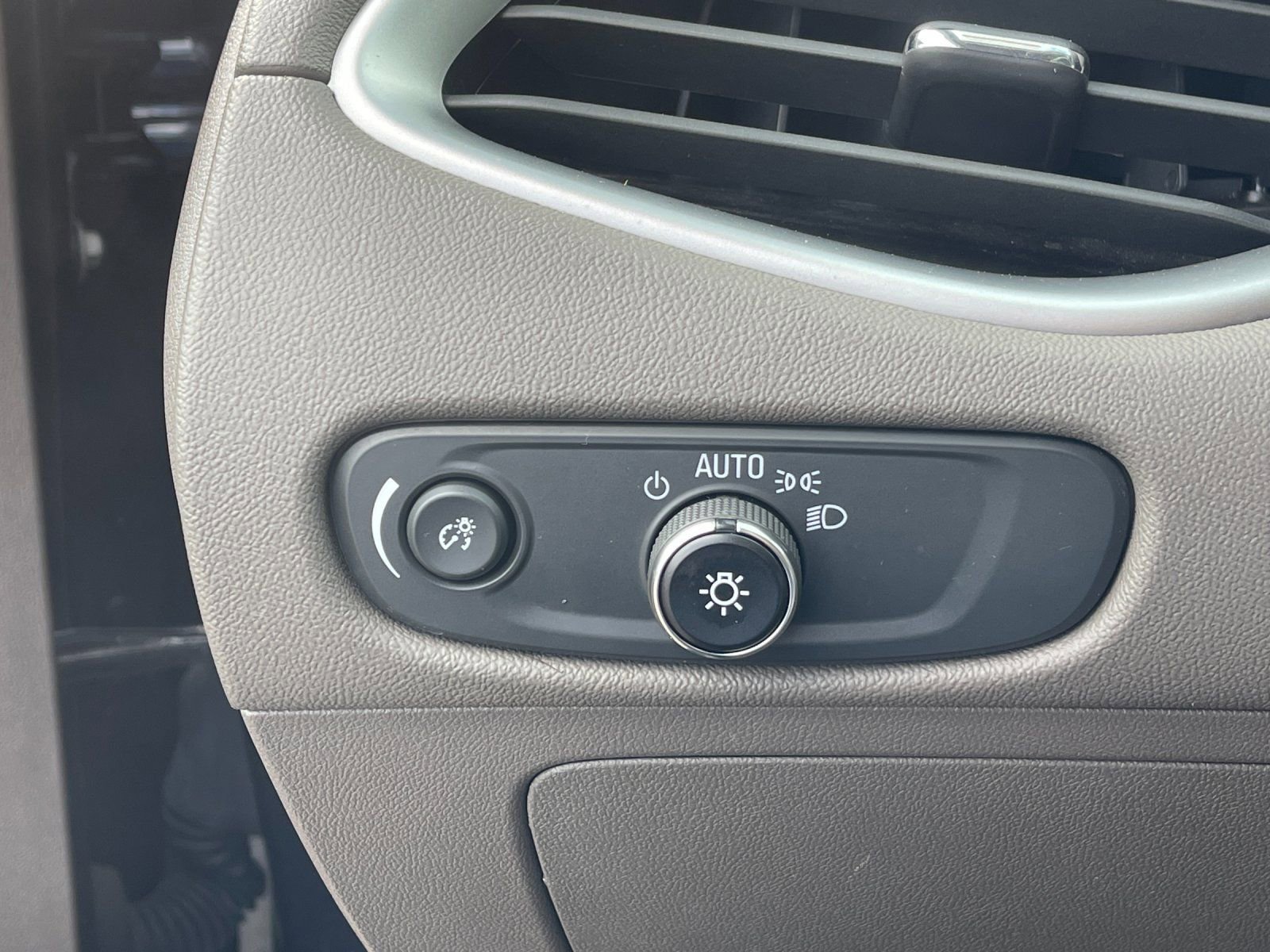 Used 2022 Chevrolet Malibu LT image 29