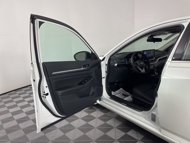 New 2025 Nissan Altima 2.5 SR w/ SR Premium Package image 16