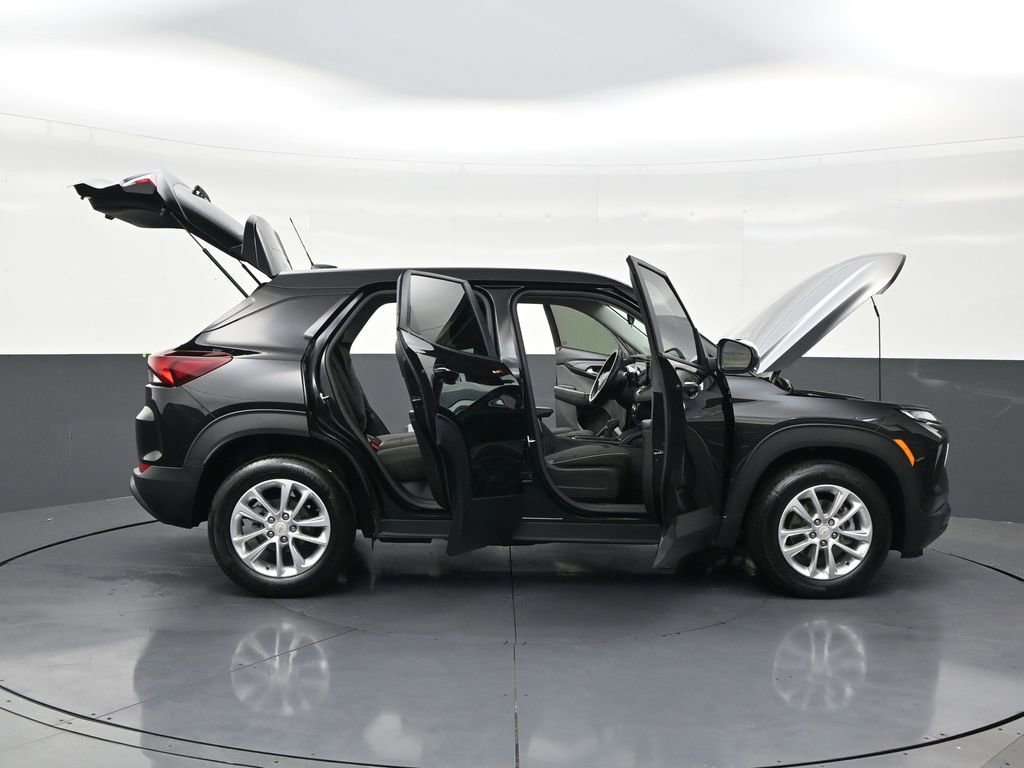 Used 2025 Chevrolet TrailBlazer LS FWD image 30
