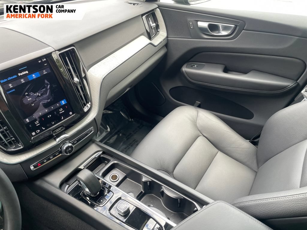 Used 2025 Volvo XC60 B5 Plus AWD/4WD image 26