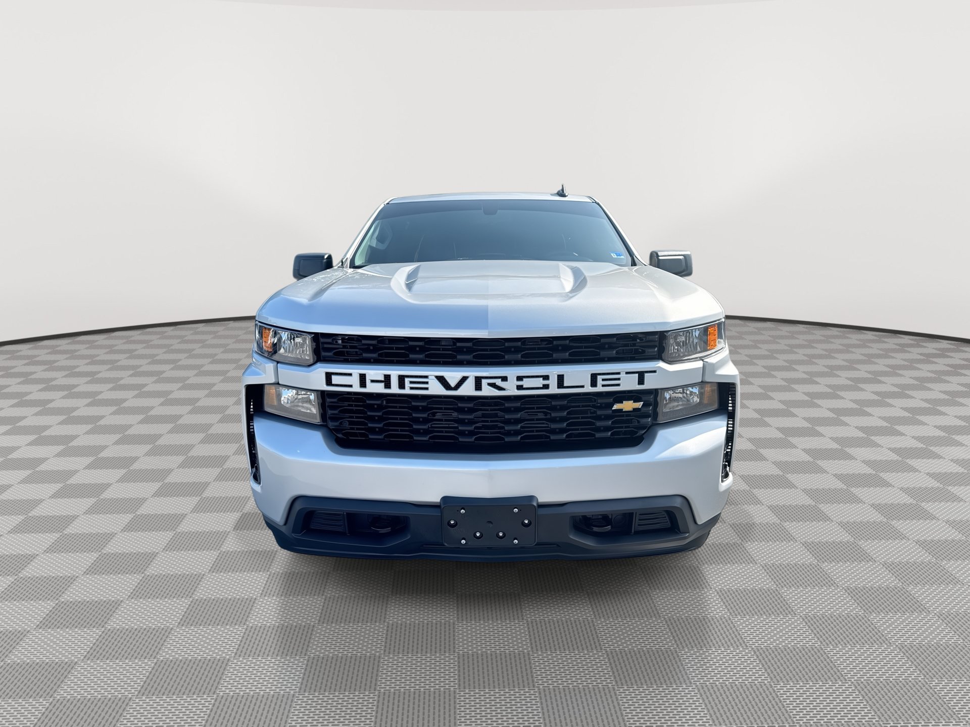 Used 2020 Chevrolet Silverado 1500 Custom w/ Custom Value Package AWD/4WD image 3