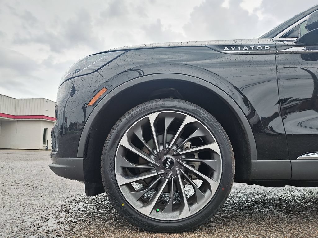 Used 2025 Lincoln Aviator Reserve w/ Equipment Group 201A AWD/4WD image 10