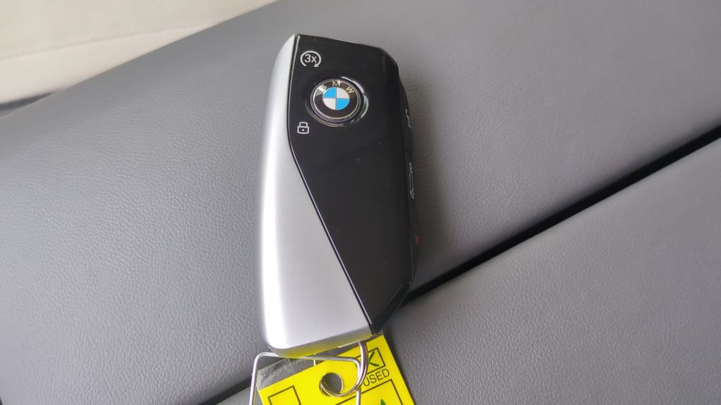 Used 2024 BMW ALPINA XB7 AWD/4WD image 23