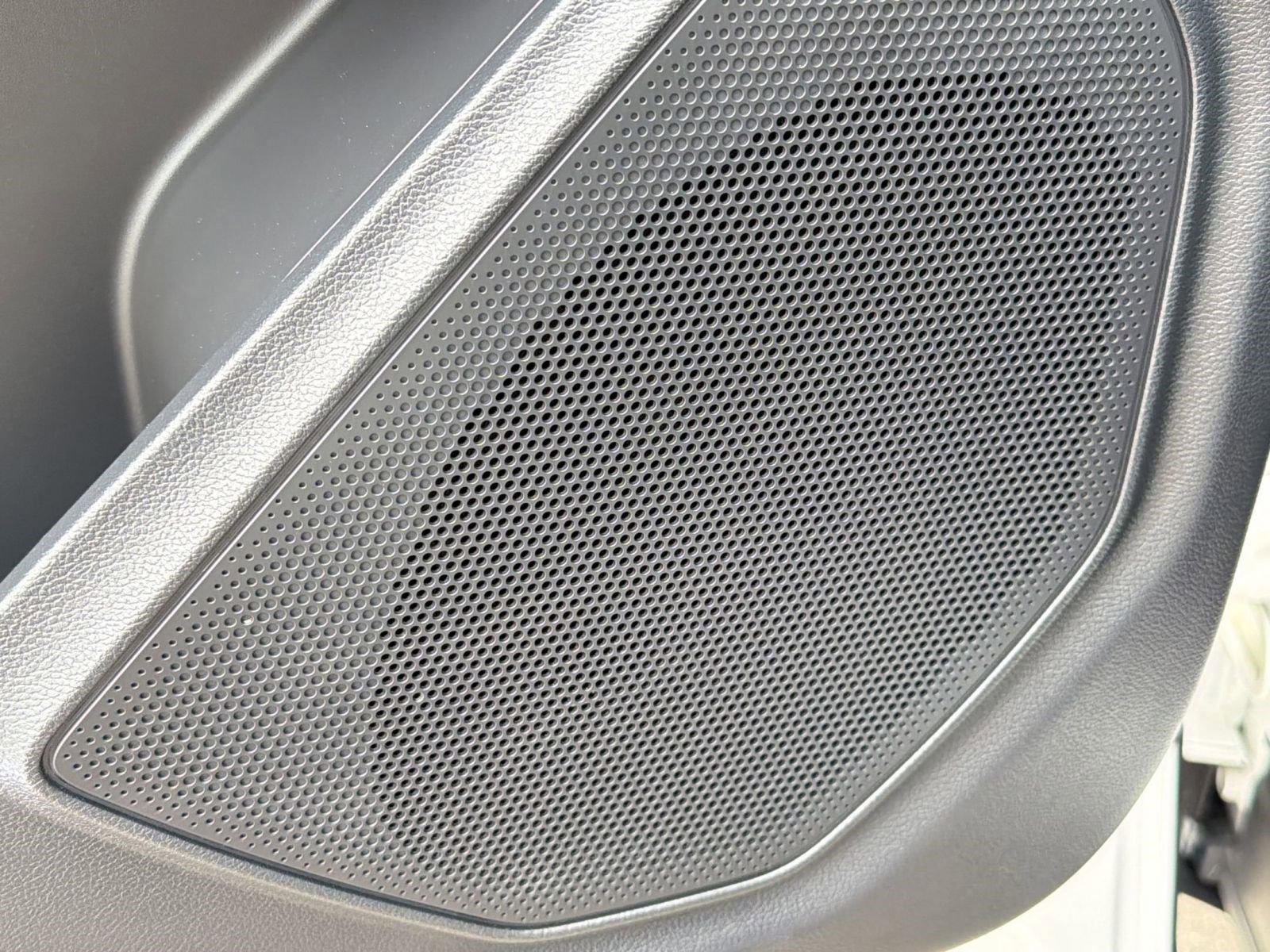 Used 2025 Ford Explorer Active w/ Active Comfort Package image 21