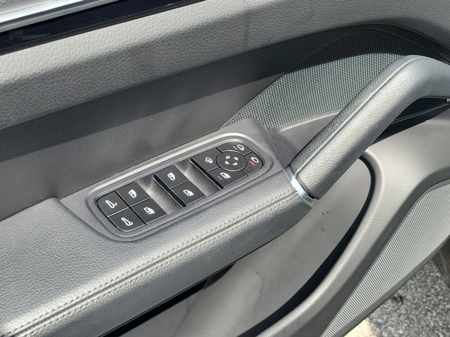 Certified 2023 Porsche Cayenne Platinum Edition AWD/4WD image 25