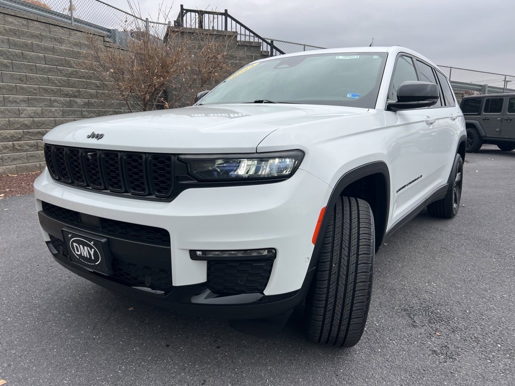 Used 2023 Jeep Grand Cherokee L Limited w/ Luxury Tech Group II image 31