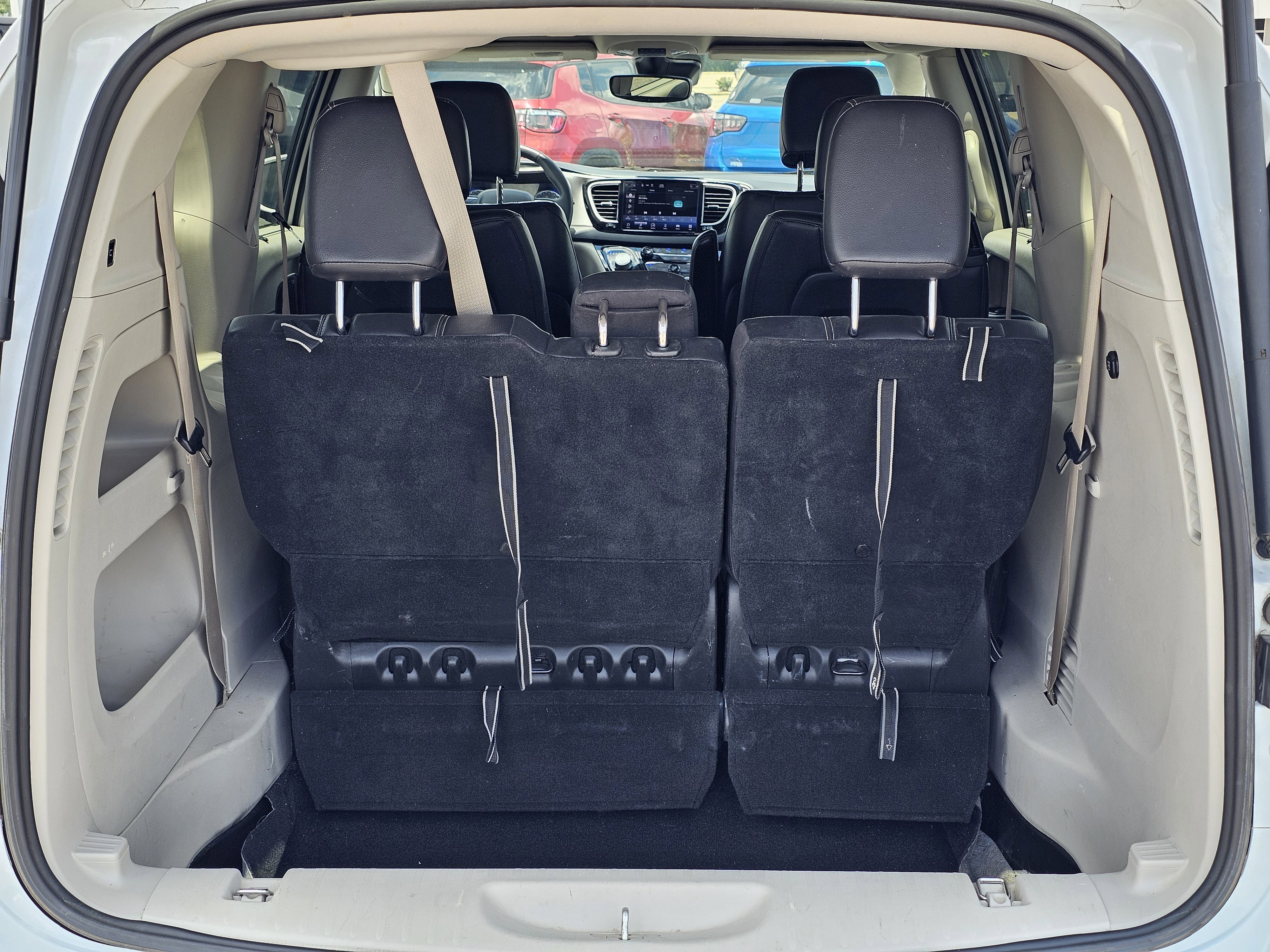 Used 2022 Chrysler Pacifica Touring-L FWD image 11