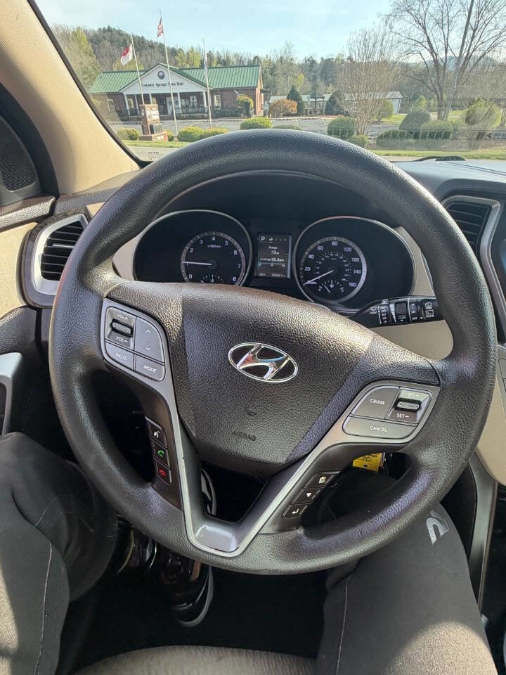 Used 2017 Hyundai Santa Fe SE w/ Cargo Package image 15