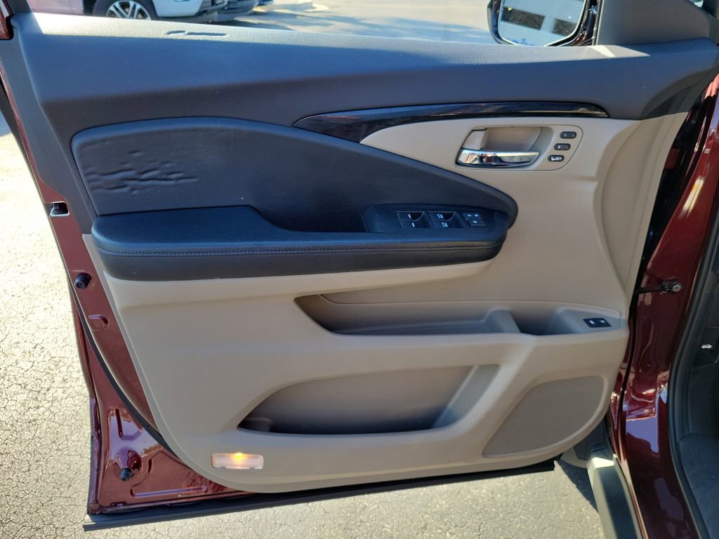 Certified 2018 Honda Pilot Touring image 21