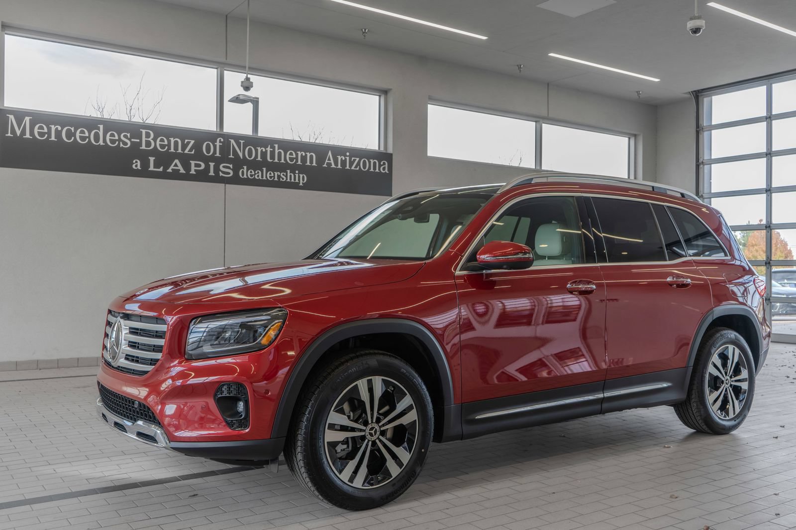 Used 2026 Mercedes-Benz GLB 250 4MATIC image 3