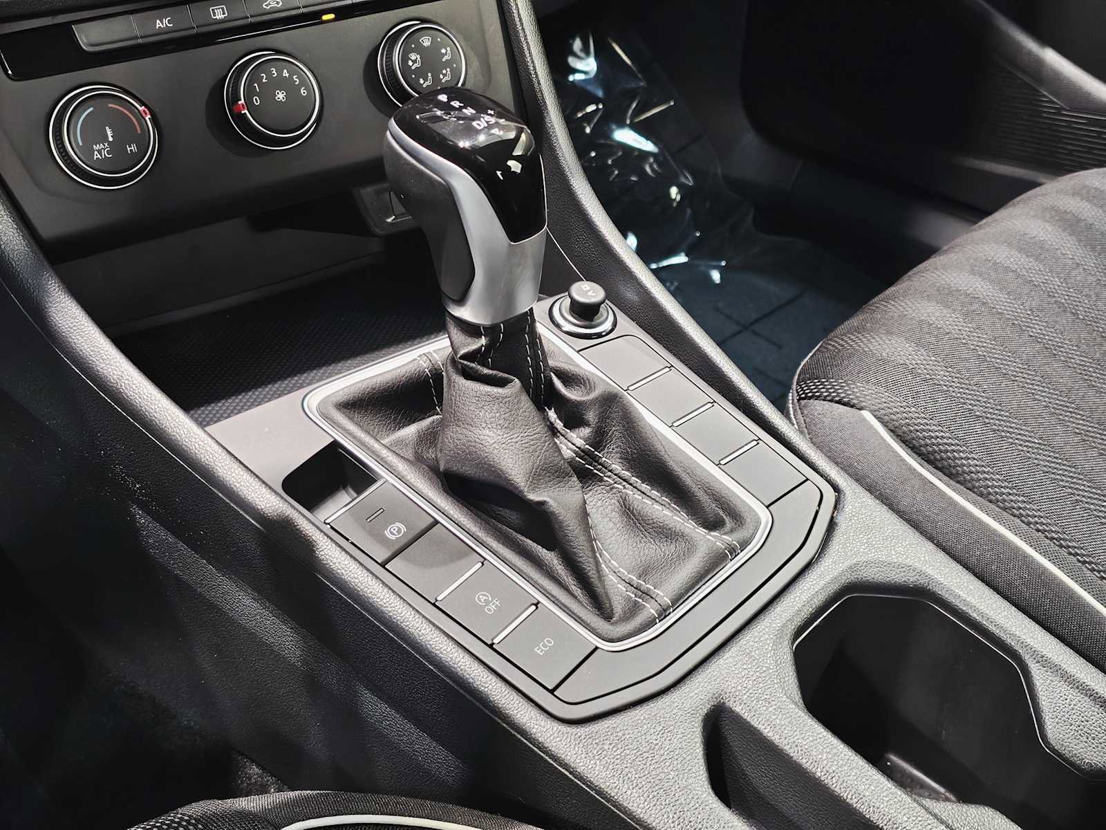 Used 2023 Volkswagen Jetta Sport image 17