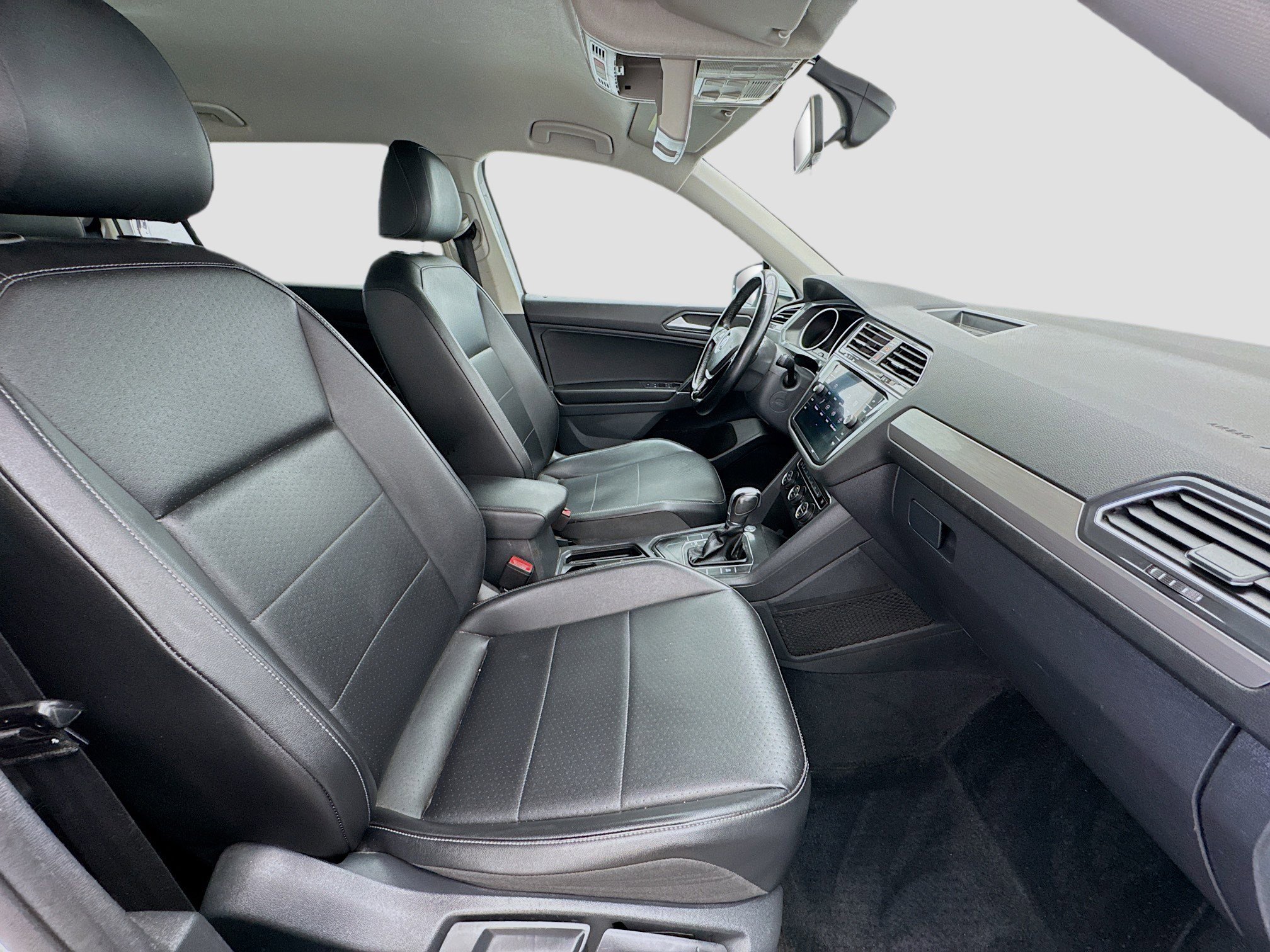 Used 2018 Volkswagen Tiguan SE FWD image 19