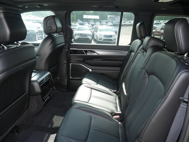 New 2026 Jeep Grand Wagoneer L 4WD w/ Premium Group I image 29