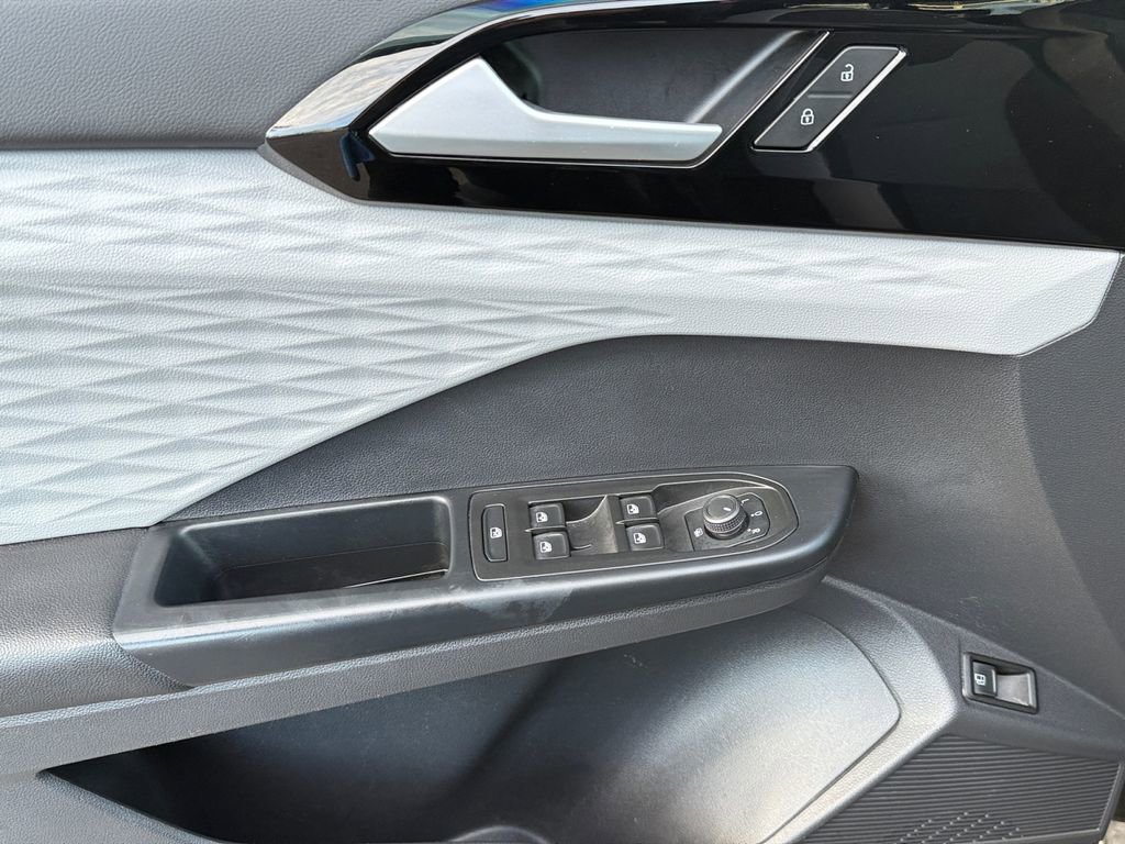 Used 2022 Volkswagen Taos S image 11