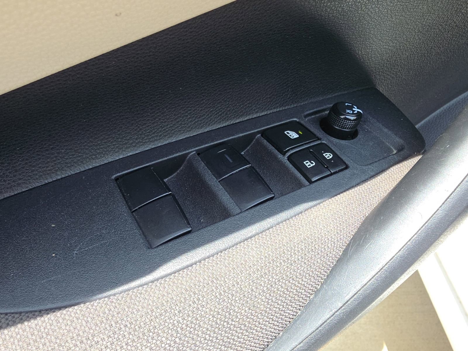 Used 2024 Toyota Corolla LE FWD image 13