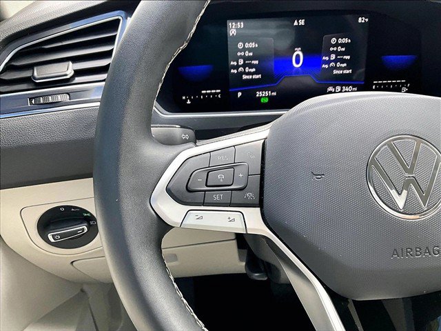 Used 2022 Volkswagen Tiguan SE FWD image 18