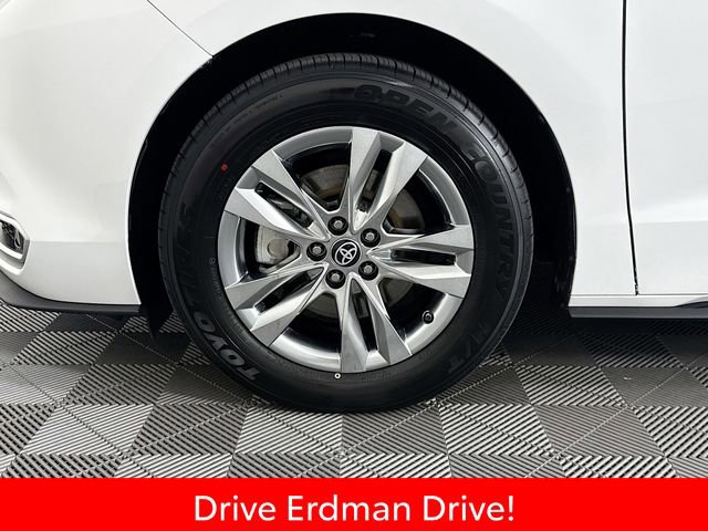 Certified 2023 Toyota Sienna Limited FWD image 4
