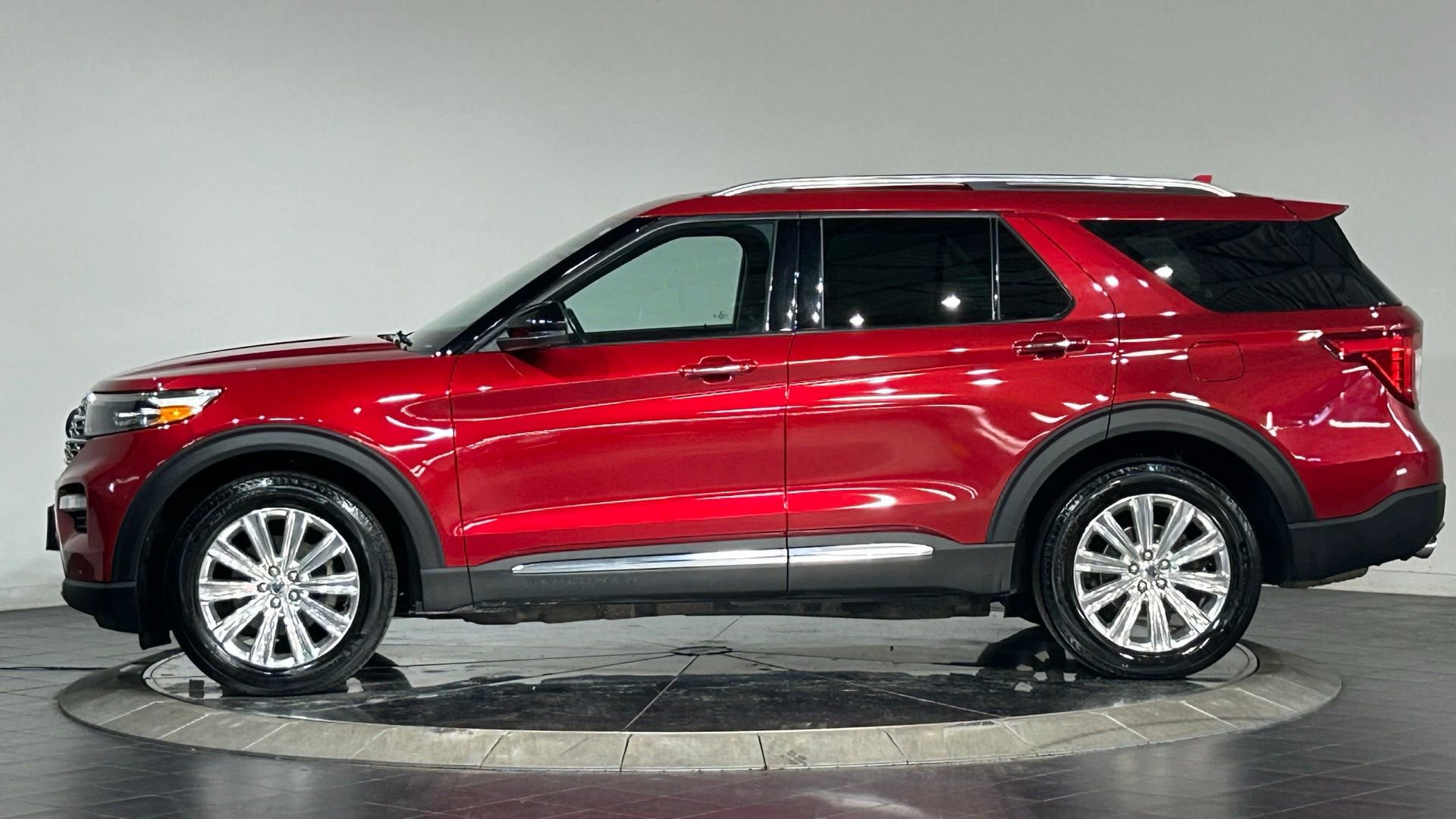 Used 2020 Ford Explorer Limited AWD/4WD image 6