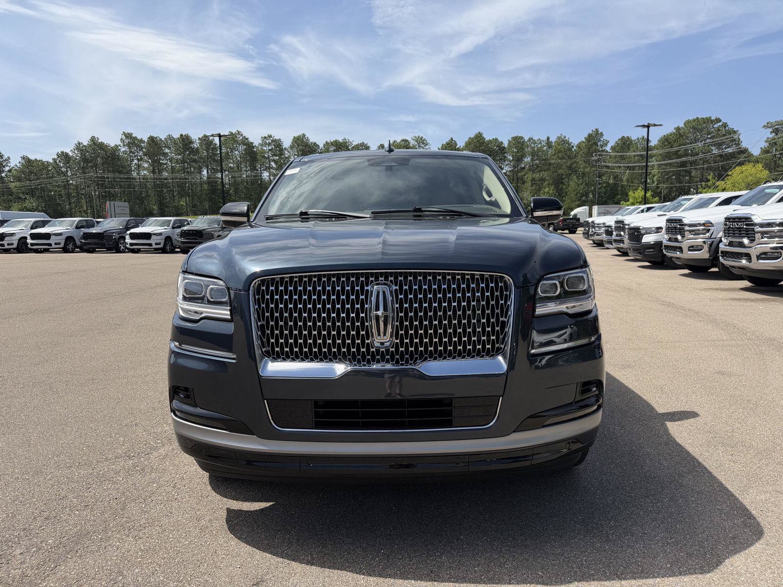 Used 2024 Lincoln Navigator L Reserve AWD/4WD image 2