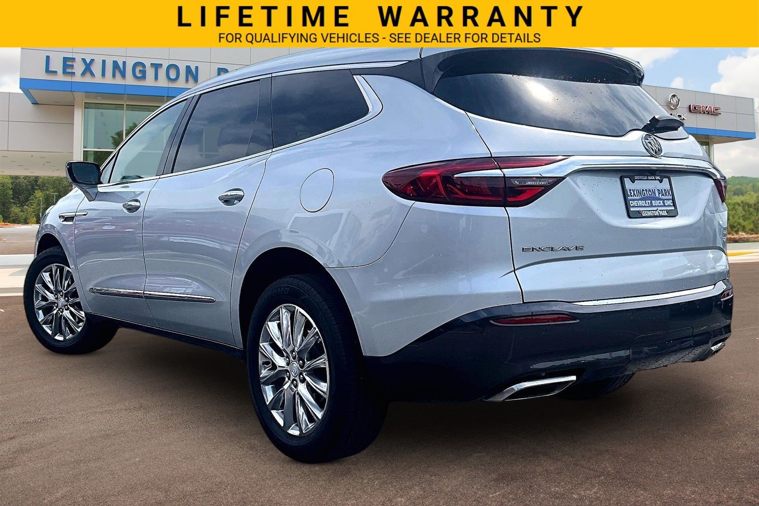 Used 2021 Buick Enclave Essence w/ Sound and Sites Package FWD image 3