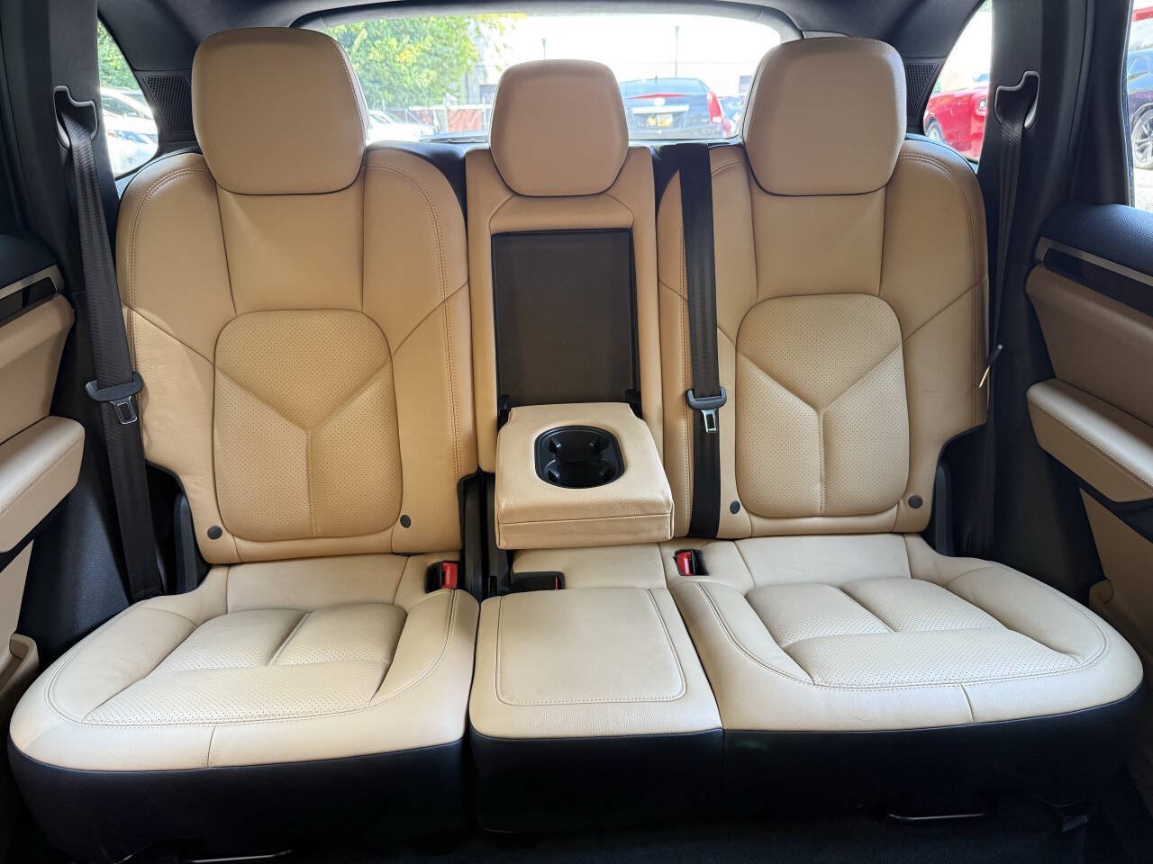 Used 2016 Porsche Cayenne AWD/4WD image 6