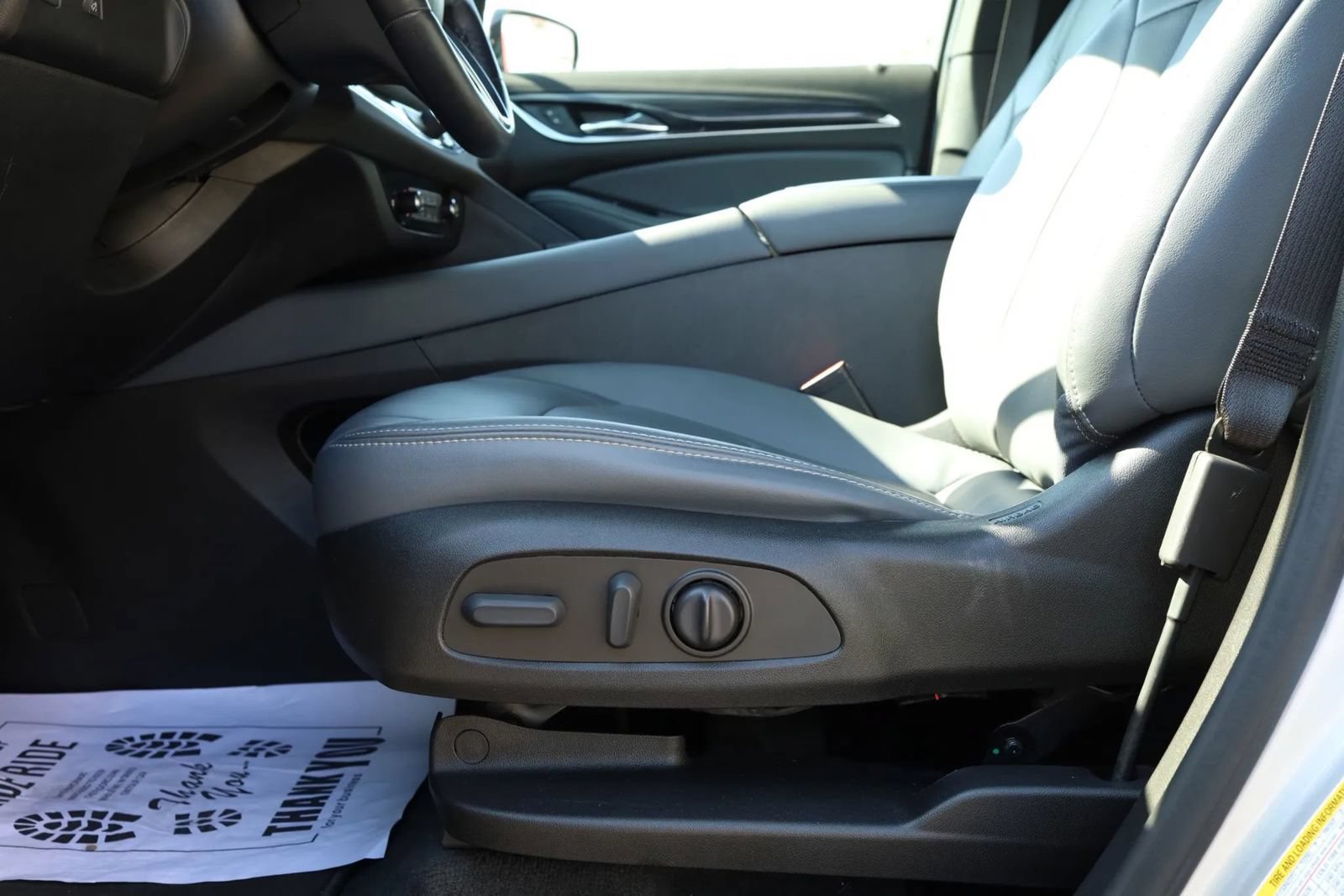 Used 2022 Buick Enclave Essence w/ Experience Buick Package AWD/4WD image 12