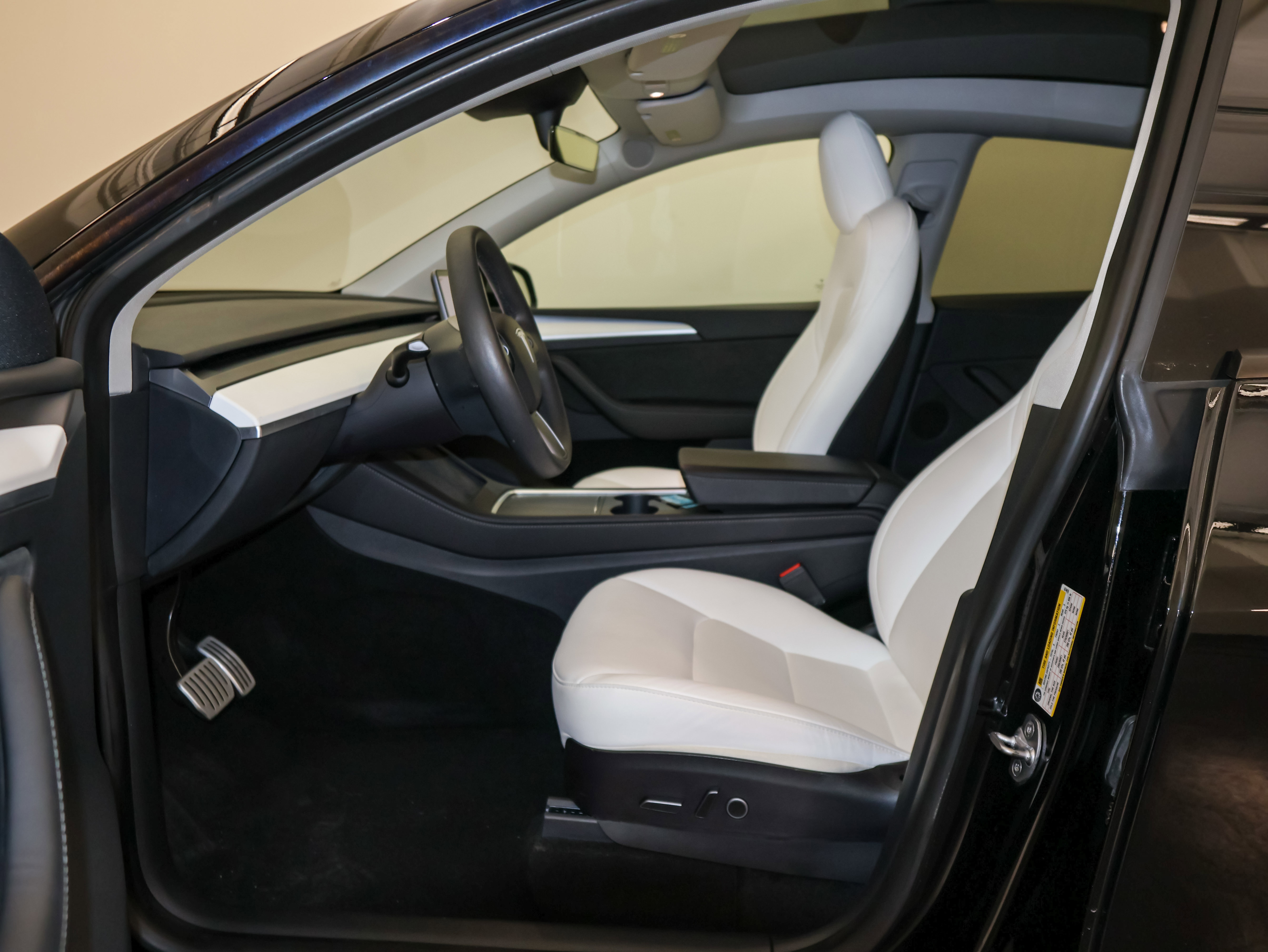 Used 2023 Tesla Model Y Performance AWD/4WD image 15