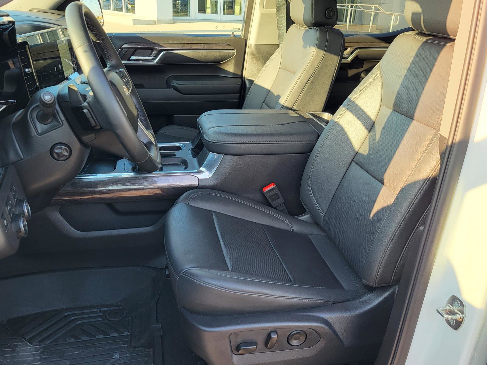 Used 2024 Chevrolet Silverado 1500 LTZ w/ Technology Package image 16