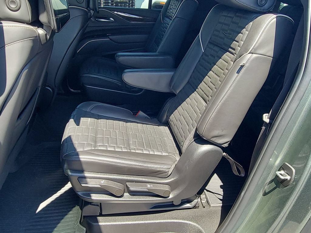 Certified 2024 Cadillac Escalade ESV Premium Luxury Platinum AWD/4WD image 25
