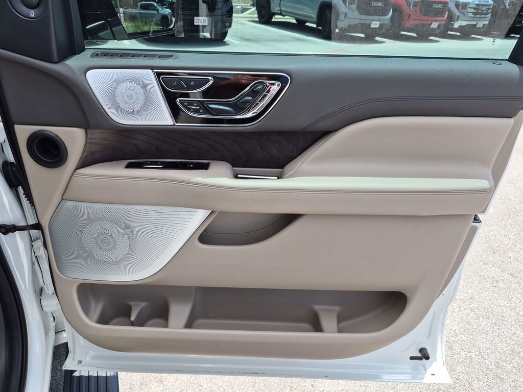 Used 2023 Lincoln Navigator Reserve AWD/4WD image 38