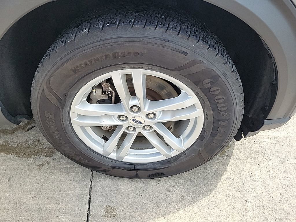 Used 2022 Ford Explorer XLT image 30