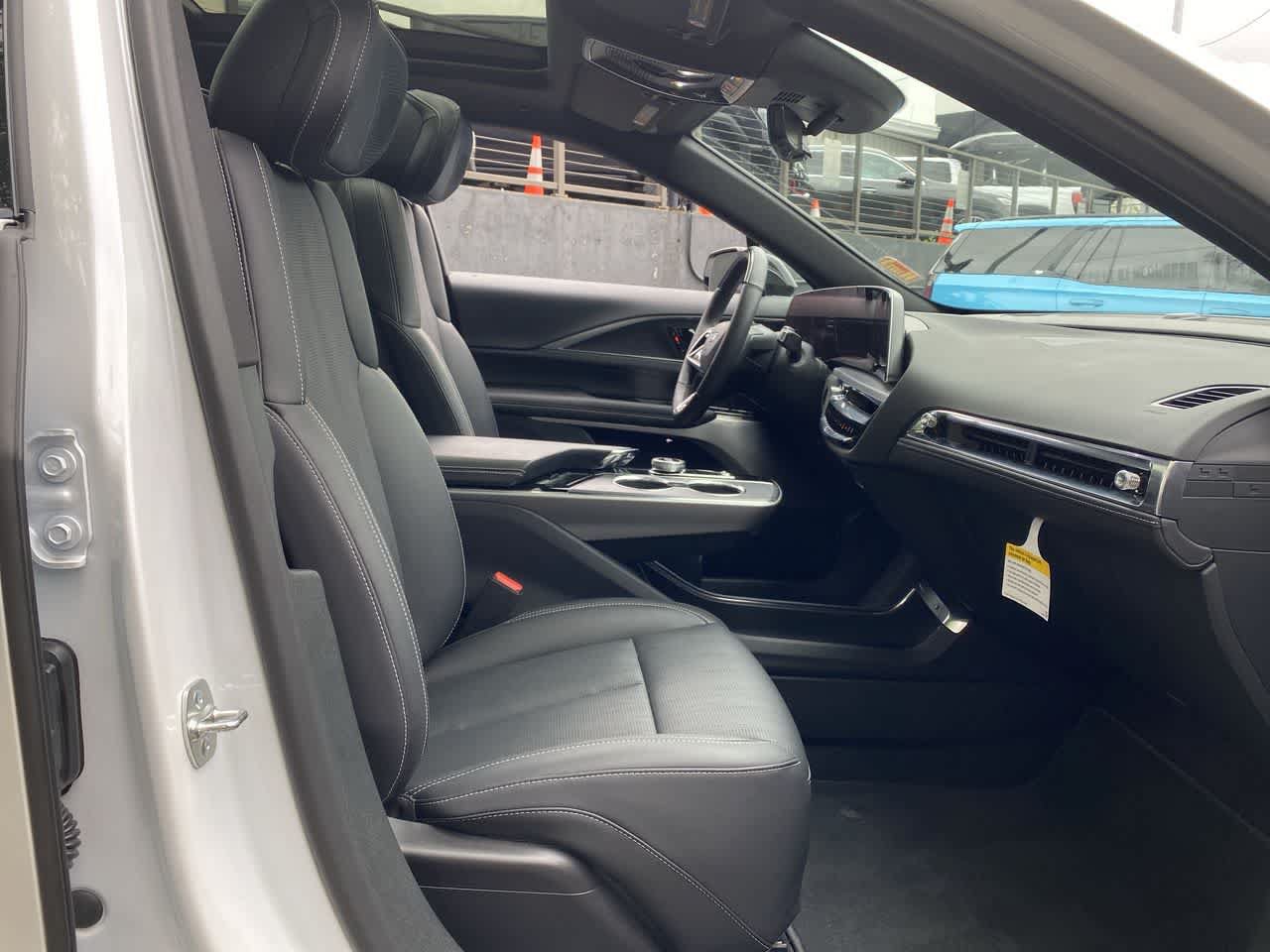 Used 2025 Cadillac Lyriq Luxury AWD/4WD image 19
