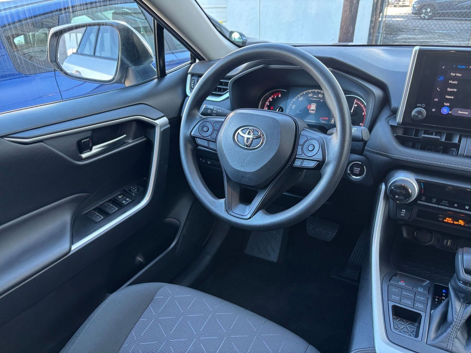 Used 2025 Toyota RAV4 XLE image 32