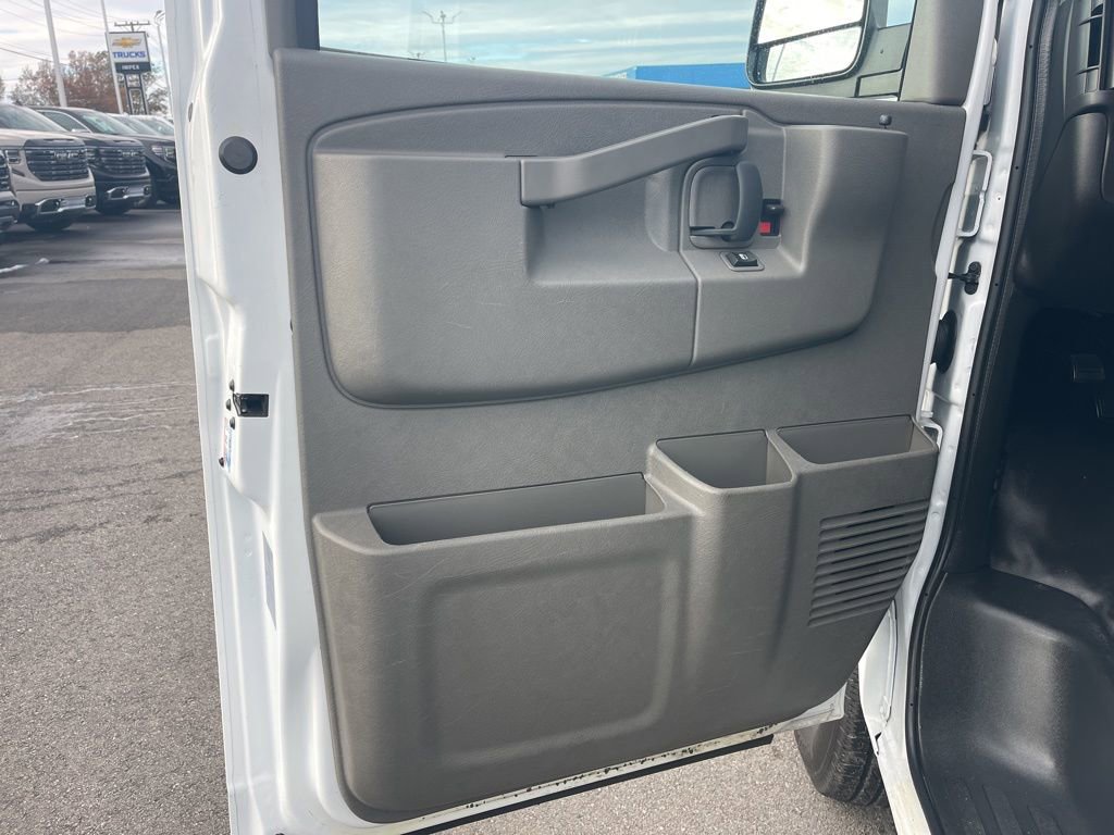 Used 2024 Chevrolet Express 2500 Work Van w/ Driver Convenience Package image 9