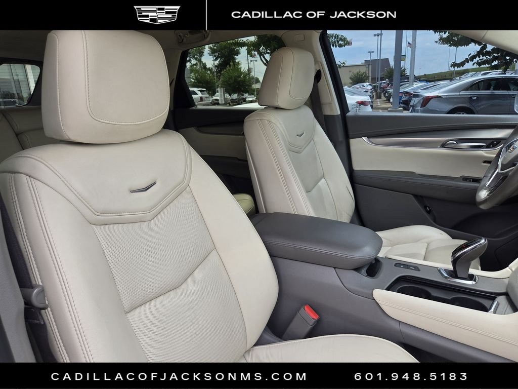 Used 2017 Cadillac XT5 Premium Luxury w/ Driver Assist Package FWD image 21