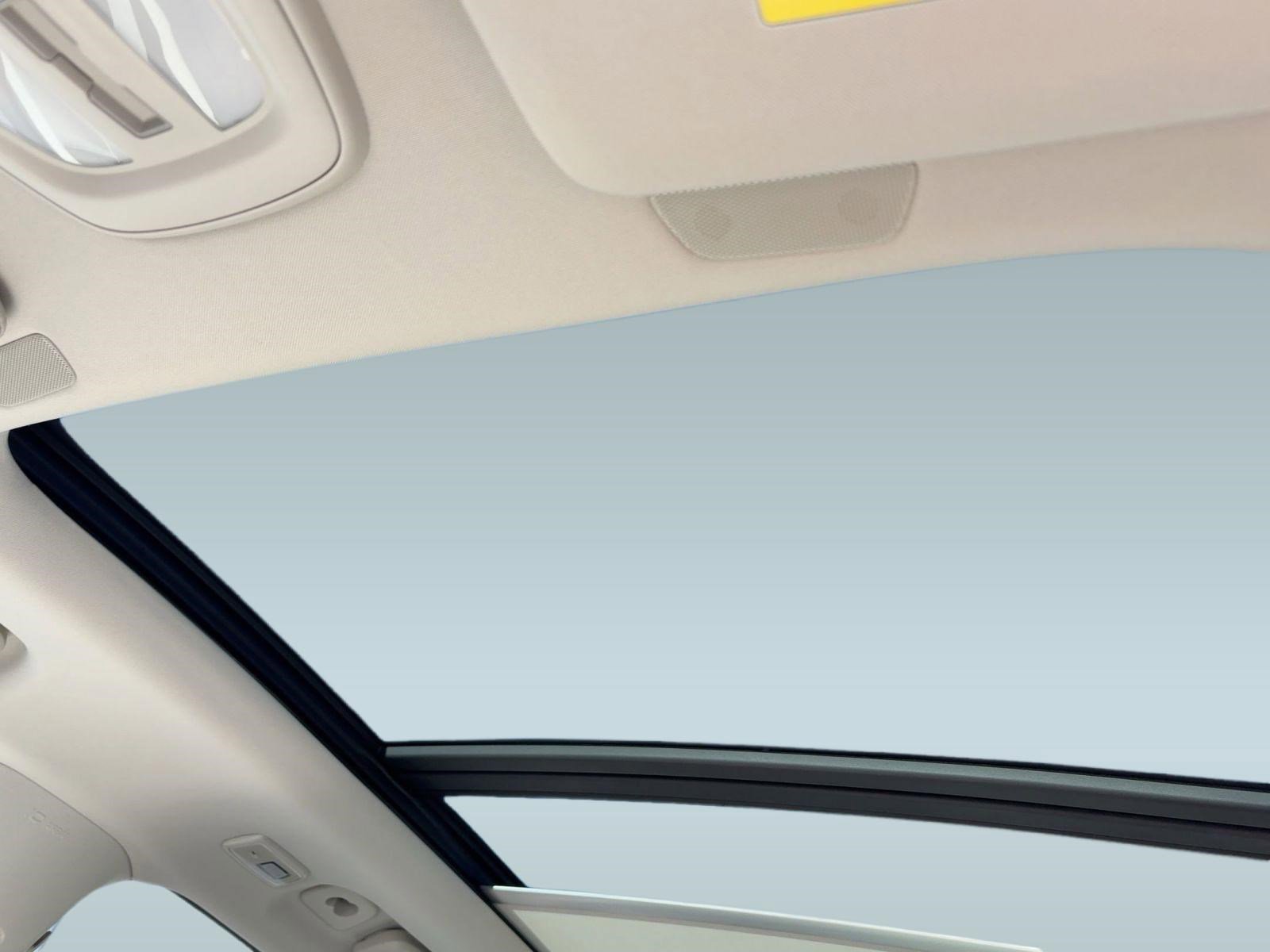 New 2026 Volvo XC90 T8 Ultra w/ Protection Package image 15