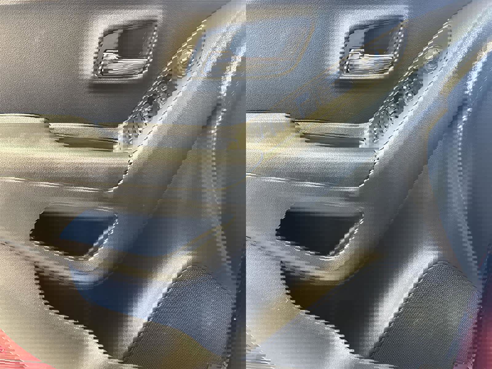 Used 2022 Chevrolet Trax LT w/ LT Convenience Package image 20